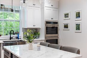 Luxuriously Lakeside by Avantstay Lakefront Retreat w Game Room