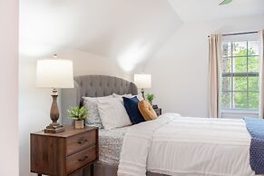 Luxuriously Lakeside by Avantstay Lakefront Retreat w Game Room