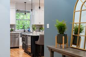 Luxuriously Lakeside by Avantstay Lakefront Retreat w Game Room