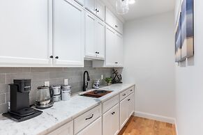 Luxuriously Lakeside by Avantstay Lakefront Retreat w Game Room