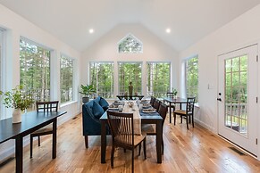 Luxuriously Lakeside by Avantstay Lakefront Retreat w Game Room