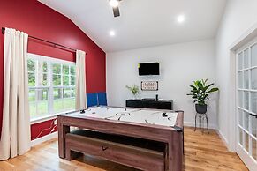 Luxuriously Lakeside by Avantstay Lakefront Retreat w Game Room