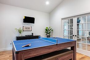 Luxuriously Lakeside by Avantstay Lakefront Retreat w Game Room