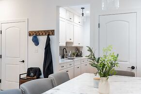 Luxuriously Lakeside by Avantstay Lakefront Retreat w Game Room