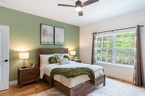 Luxuriously Lakeside by Avantstay Lakefront Retreat w Game Room