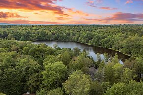 Luxuriously Lakeside by Avantstay Lakefront Retreat w Game Room