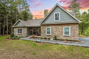 Luxuriously Lakeside by Avantstay Lakefront Retreat w Game Room