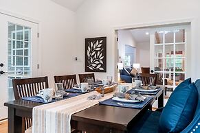 Luxuriously Lakeside by Avantstay Lakefront Retreat w Game Room