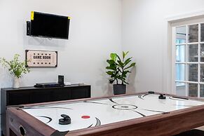 Luxuriously Lakeside by Avantstay Lakefront Retreat w Game Room