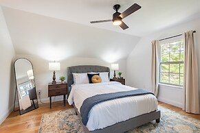 Luxuriously Lakeside by Avantstay Lakefront Retreat w Game Room