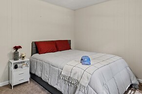 Tomhickon by Avantstay Walk to Lake Firepit Deck