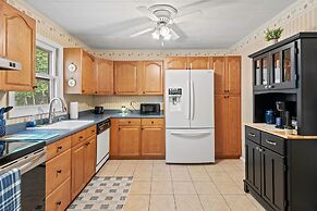 Tomhickon by Avantstay Walk to Lake Firepit Deck