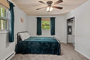 Tomhickon by Avantstay Walk to Lake Firepit Deck