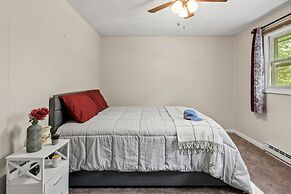 Tomhickon by Avantstay Walk to Lake Firepit Deck