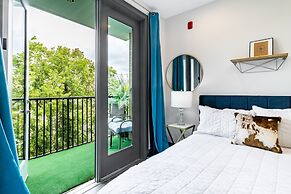 Lindsley by Avantstay Balcony Modern Design A Downtown Location