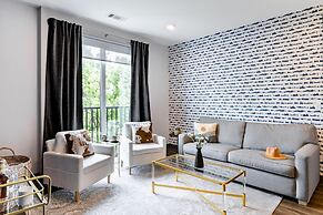 Lindsley by Avantstay Balcony Modern Design A Downtown Location