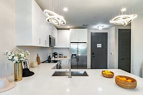 Lindsley by Avantstay Balcony Modern Design A Downtown Location