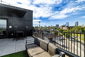 Lindsley by Avantstay Balcony Modern Design A Downtown Location