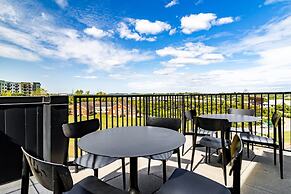 Lindsley by Avantstay Balcony Modern Design A Downtown Location