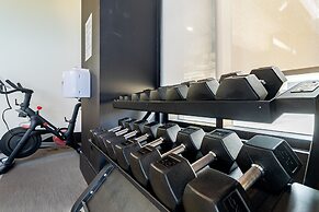 Lindsley by Avantstay Balcony Modern Design A Downtown Location