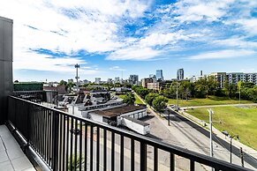 Lindsley by Avantstay Balcony Modern Design A Downtown Location