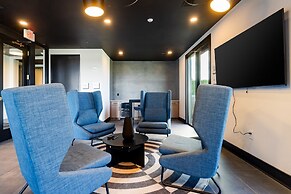 Lindsley by Avantstay Balcony Modern Design A Downtown Location