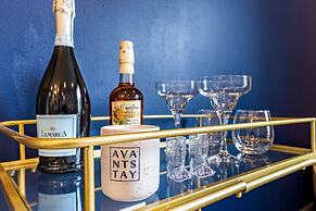 Lindsley by Avantstay Balcony Modern Design A Downtown Location