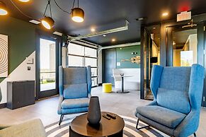 Lindsley by Avantstay Balcony Modern Design A Downtown Location