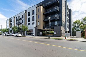 Lindsley by Avantstay Balcony Modern Design A Downtown Location