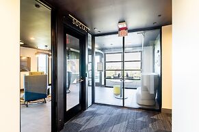 Lindsley by Avantstay Balcony Modern Design A Downtown Location