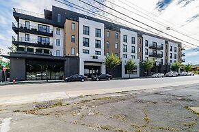 Lindsley by Avantstay Balcony Modern Design A Downtown Location