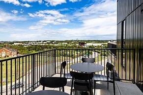 Lindsley by Avantstay Balcony Modern Design A Downtown Location