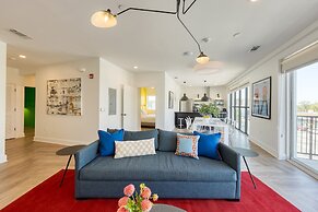 The Carter 201 by Avantstay 4BR Balcony