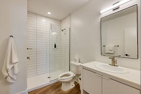 The Carter 201 by Avantstay 4BR Balcony