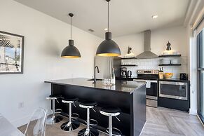 The Carter 201 by Avantstay 4BR Balcony