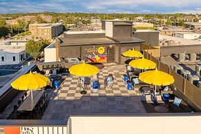 The Carter 201 by Avantstay 4BR Balcony