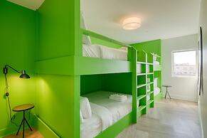 The Carter 201 by Avantstay 4BR Balcony