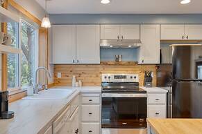 Royal Canoe by Avantstay Walk to the Shore Private Yard