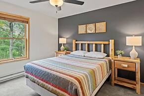 Bluejay Getaway by Avantstay Walk to Lake 7bdr Hot Tub Pool Table