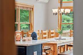 Bluejay Getaway by Avantstay Walk to Lake 7bdr Hot Tub Pool Table