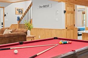 Bluejay Getaway by Avantstay Walk to Lake 7bdr Hot Tub Pool Table