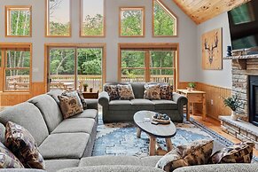 Bluejay Getaway by Avantstay Walk to Lake 7bdr Hot Tub Pool Table