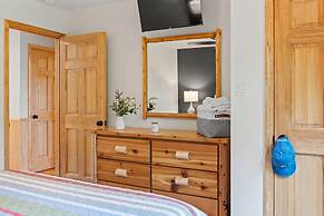 Bluejay Getaway by Avantstay Walk to Lake 7bdr Hot Tub Pool Table