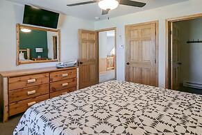 Bluejay Getaway by Avantstay Walk to Lake 7bdr Hot Tub Pool Table