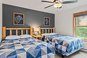 Bluejay Getaway by Avantstay Walk to Lake 7bdr Hot Tub Pool Table