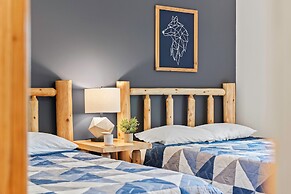 Bluejay Getaway by Avantstay Walk to Lake 7bdr Hot Tub Pool Table