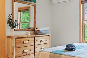 Bluejay Getaway by Avantstay Walk to Lake 7bdr Hot Tub Pool Table