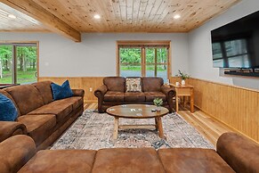 Bluejay Getaway by Avantstay Walk to Lake 7bdr Hot Tub Pool Table