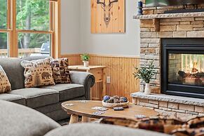 Bluejay Getaway by Avantstay Walk to Lake 7bdr Hot Tub Pool Table