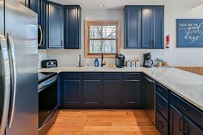 Bluejay Getaway by Avantstay Walk to Lake 7bdr Hot Tub Pool Table